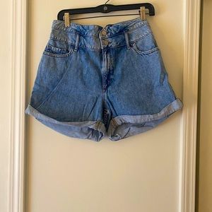 Banana Republic Denim Paper Bag Short. Size 10. 3 Inch Inseam. High waisted.